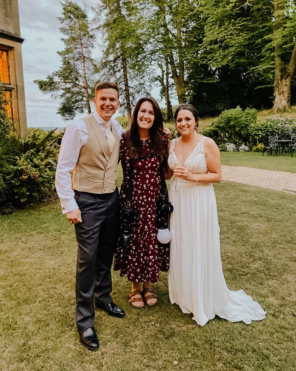 Yesterdays couple Amy and James wouldn’t take no for an answer when they asked for a quick photo with me at the end of my day… always makes me feel so special 🥰 

I can’t wait to share some of their images soon! 

📷 Phone pic